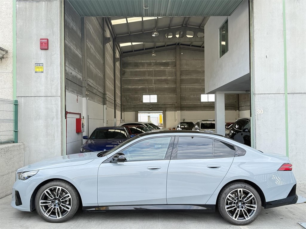 Foto 30 BMW 520D XDRIVE G60 M SPORT