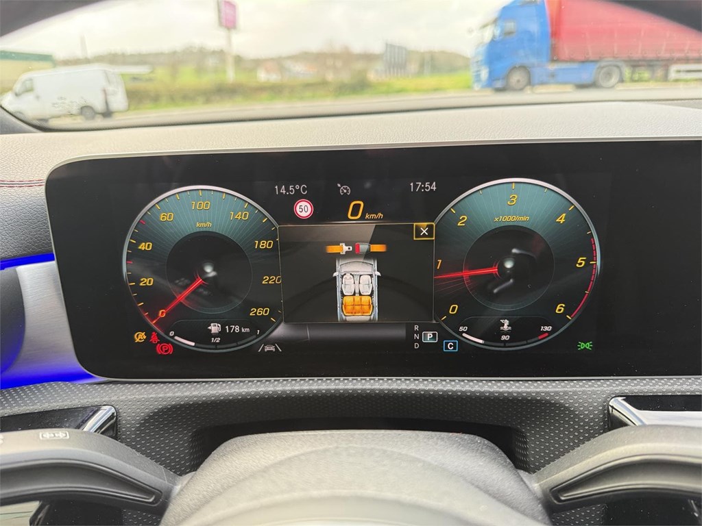 Foto 11 MERCEDES CLA 200D 8G-DCT AMG LINE