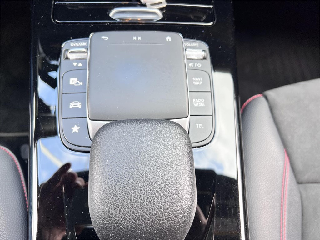 Foto 13 MERCEDES CLA 200D AMG LINE 8G-DCT