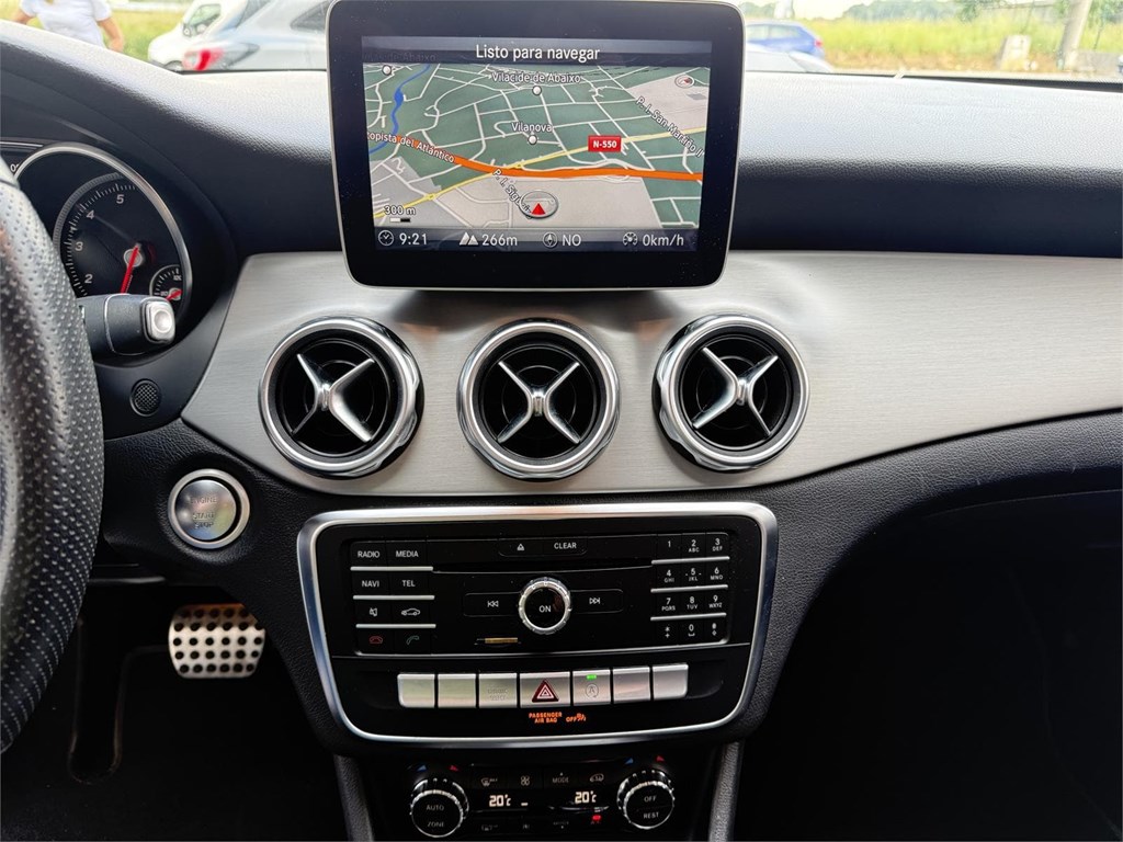 Foto 10 MERCEDES GLA 180 AMG LINE