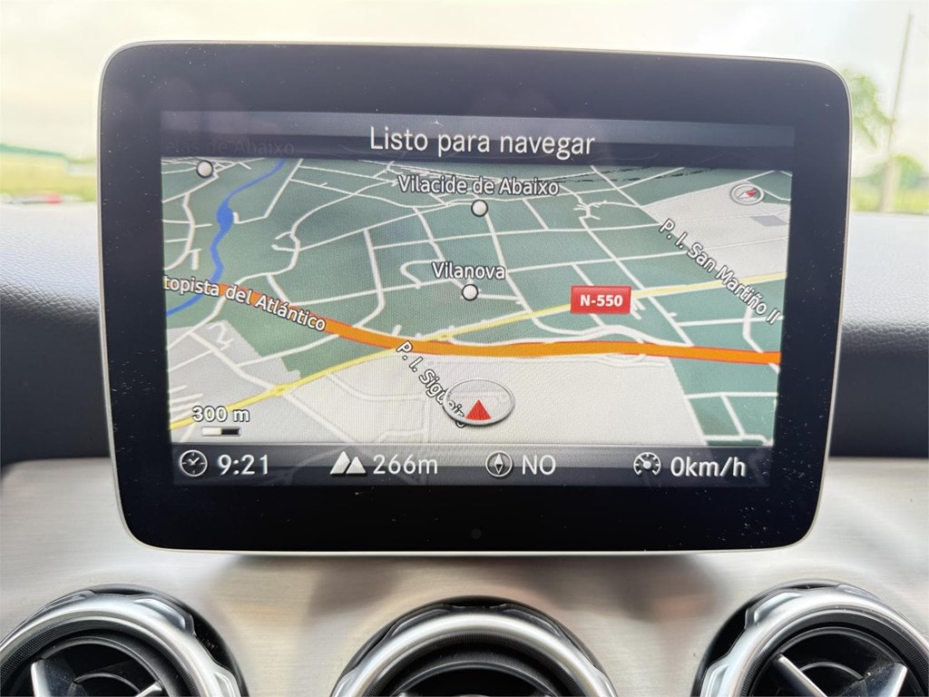 Foto 11 MERCEDES GLA 180 AMG LINE