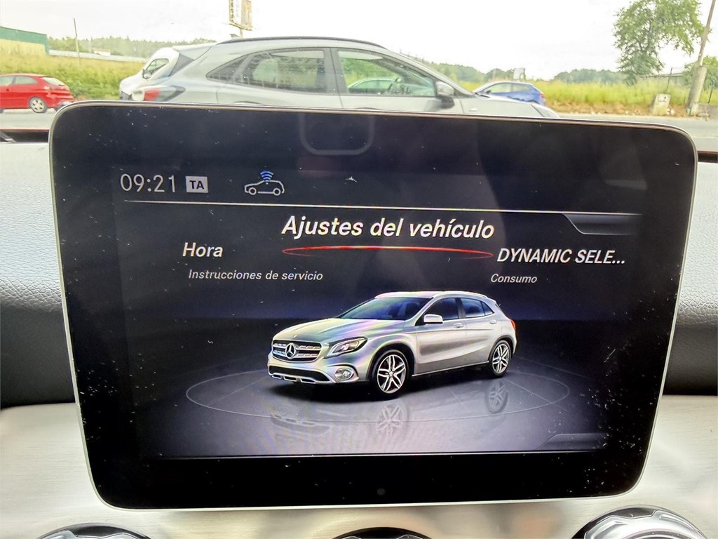 Foto 13 MERCEDES GLA 180 AMG LINE