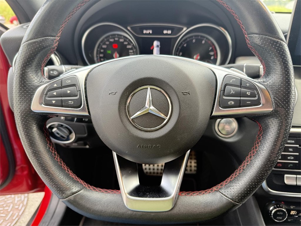 Foto 16 MERCEDES GLA 180 AMG LINE