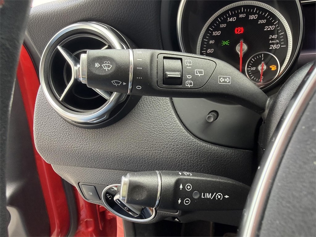 Foto 17 MERCEDES GLA 180 AMG LINE