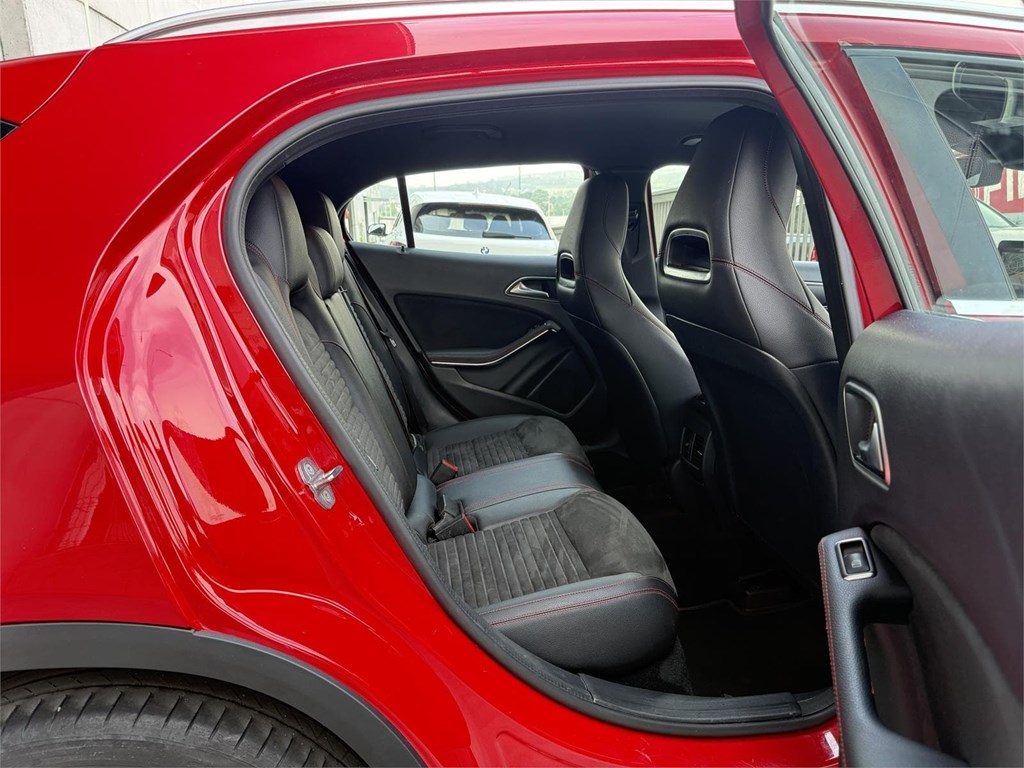 Foto 5 MERCEDES GLA 180 AMG LINE