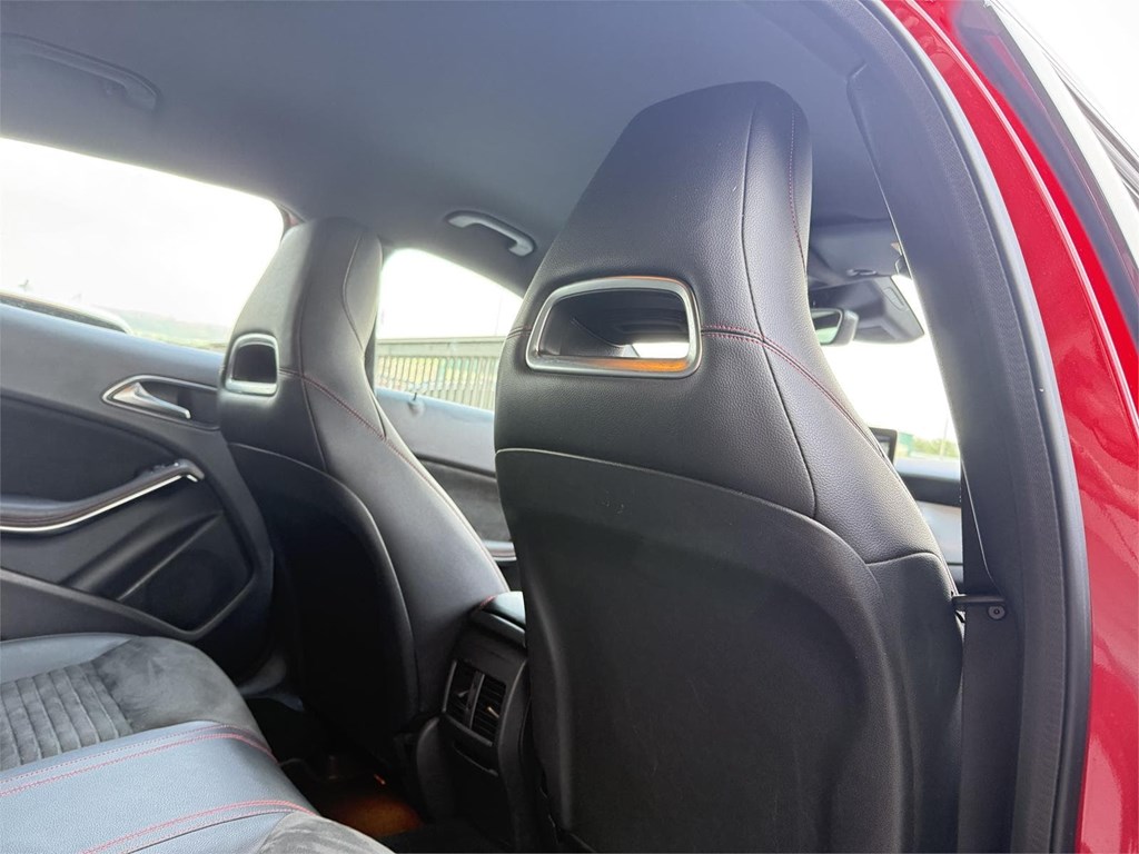 Foto 6 MERCEDES GLA 180 AMG LINE