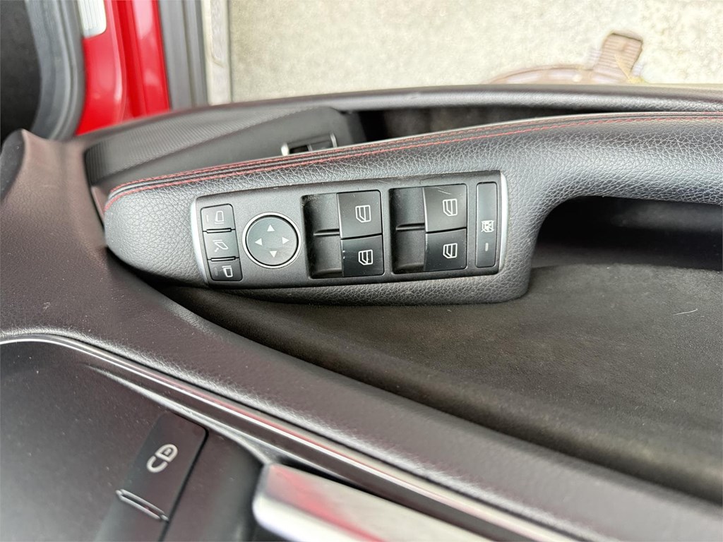 Foto 8 MERCEDES GLA 180 AMG LINE