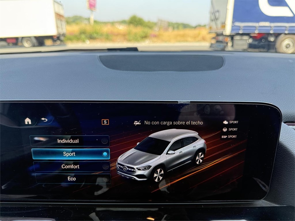 Foto 16 MERCEDES GLA 200D 8G-DCT AMG LINE