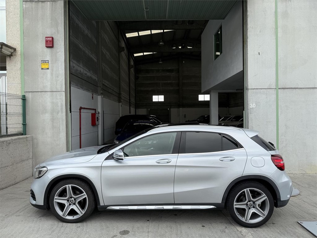 Foto 20 MERCEDES GLA 200D AMG LINE