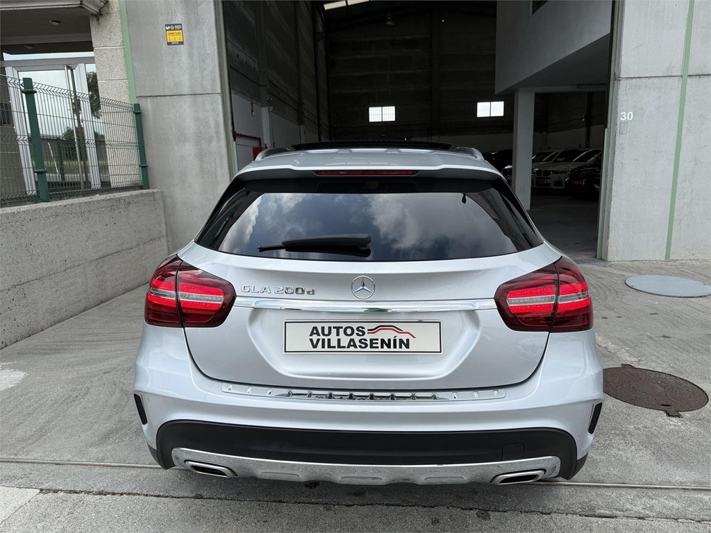 Foto 23 MERCEDES GLA 200D AMG LINE