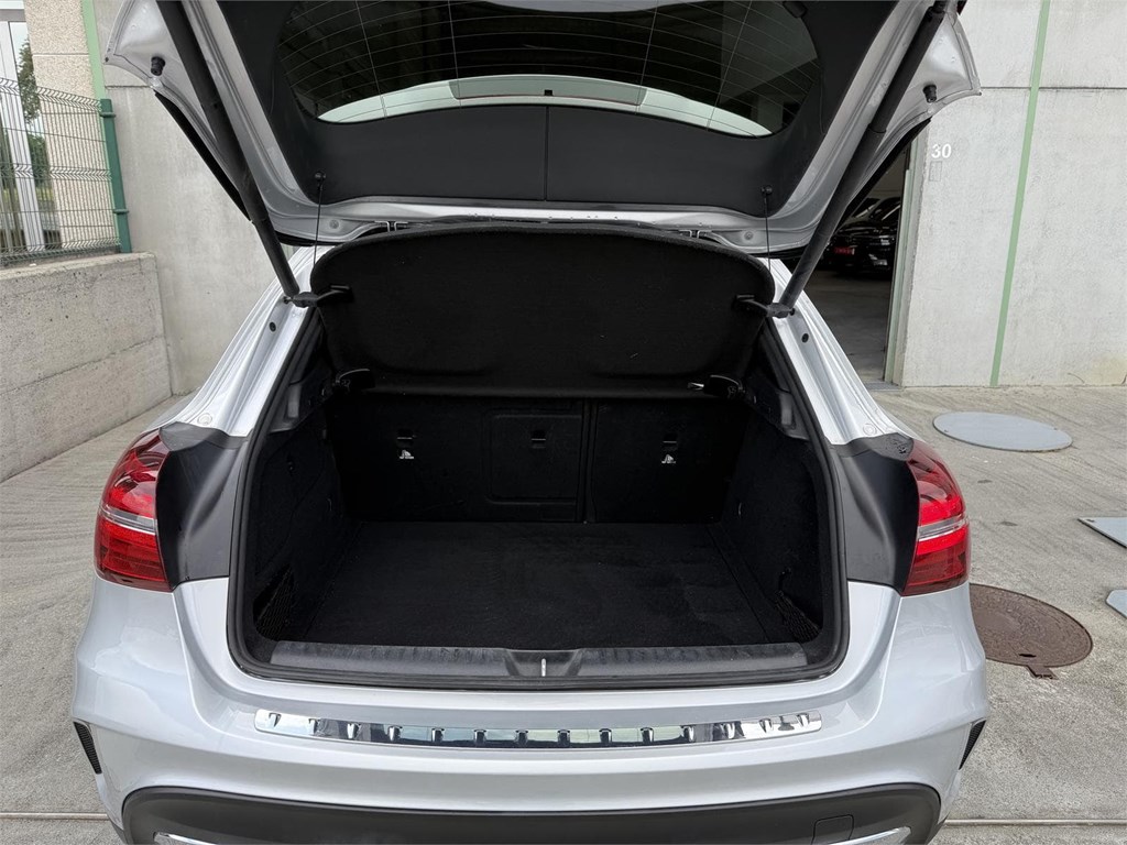 Foto 24 MERCEDES GLA 200D AMG LINE