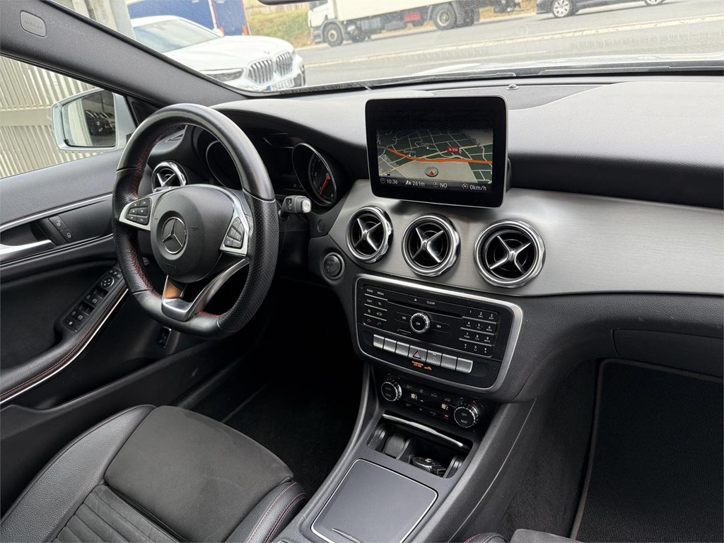 Foto 4 MERCEDES GLA 200D AMG LINE