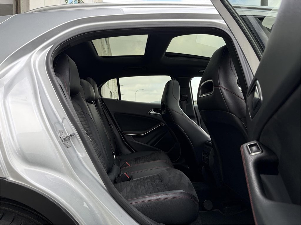 Foto 5 MERCEDES GLA 200D AMG LINE