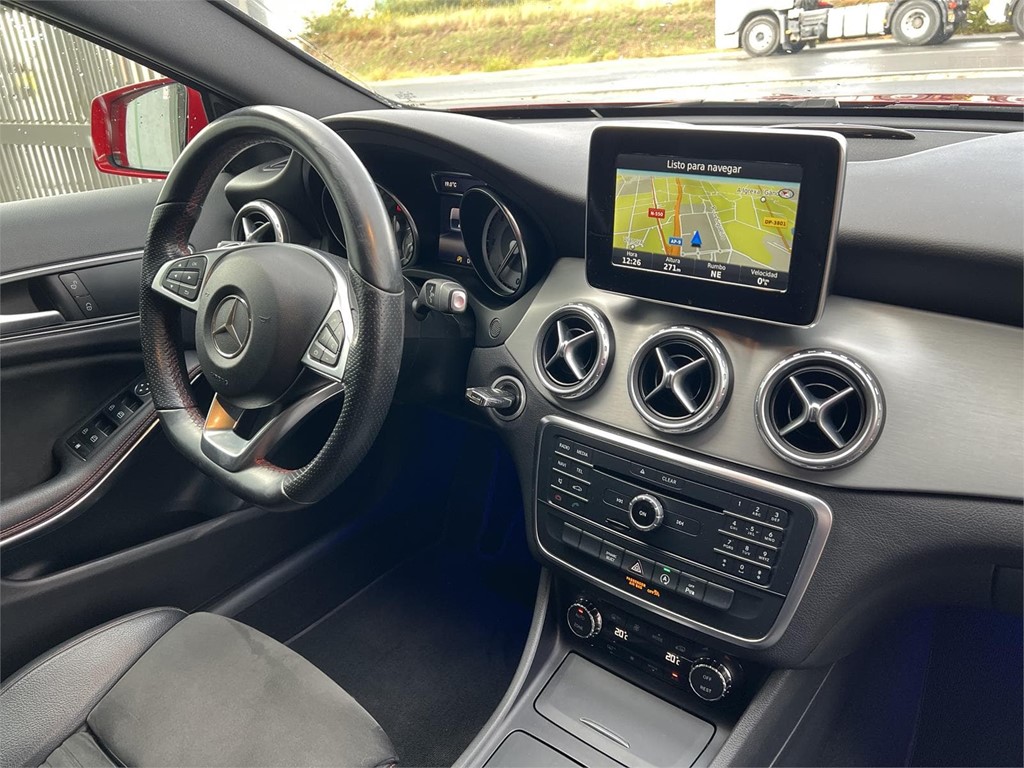 Foto 4 MERCEDES GLA 200D AMG LINE