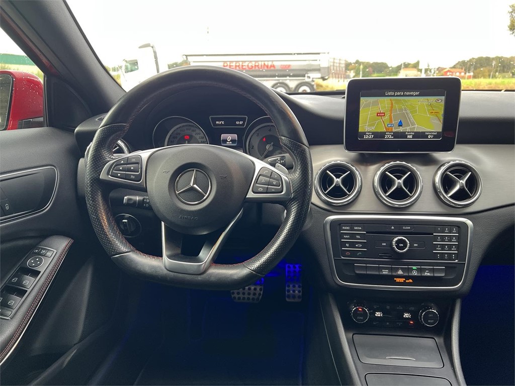 Foto 7 MERCEDES GLA 200D AMG LINE