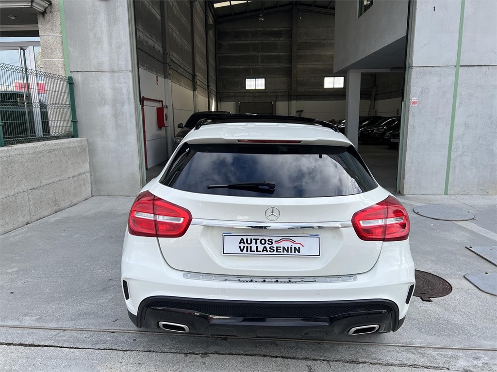 Foto 18 MERCEDES GLA 200D AMG LINE