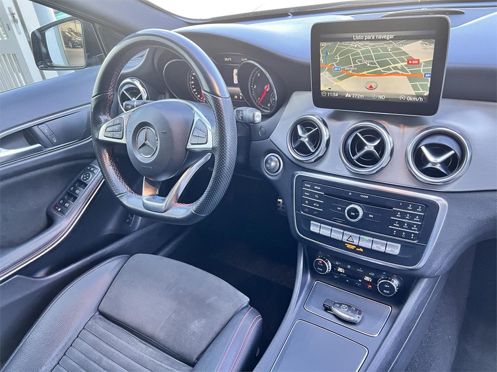 Foto 4 MERCEDES GLA 200D AMG LINE