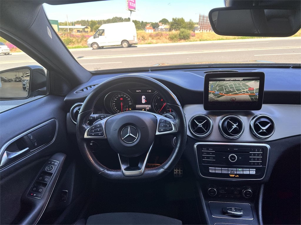 Foto 6 MERCEDES GLA 200D AMG LINE