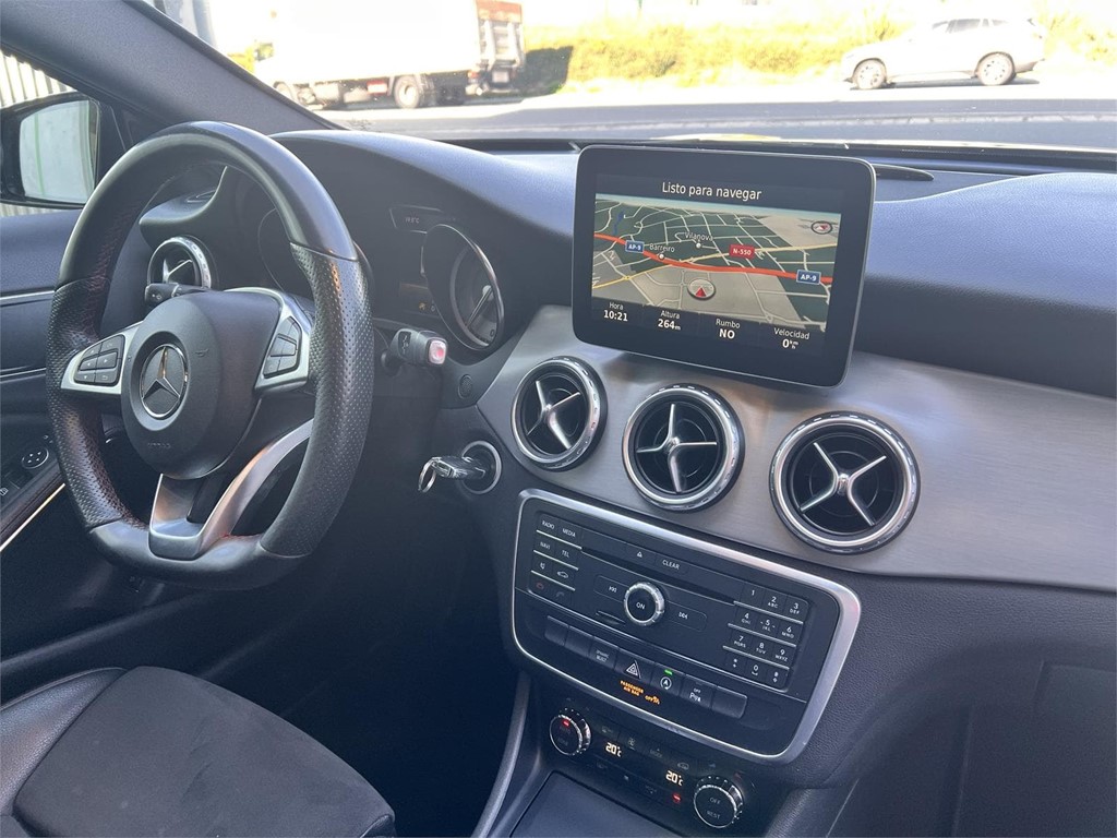 Foto 5 MERCEDES GLA 200D AMG LINE