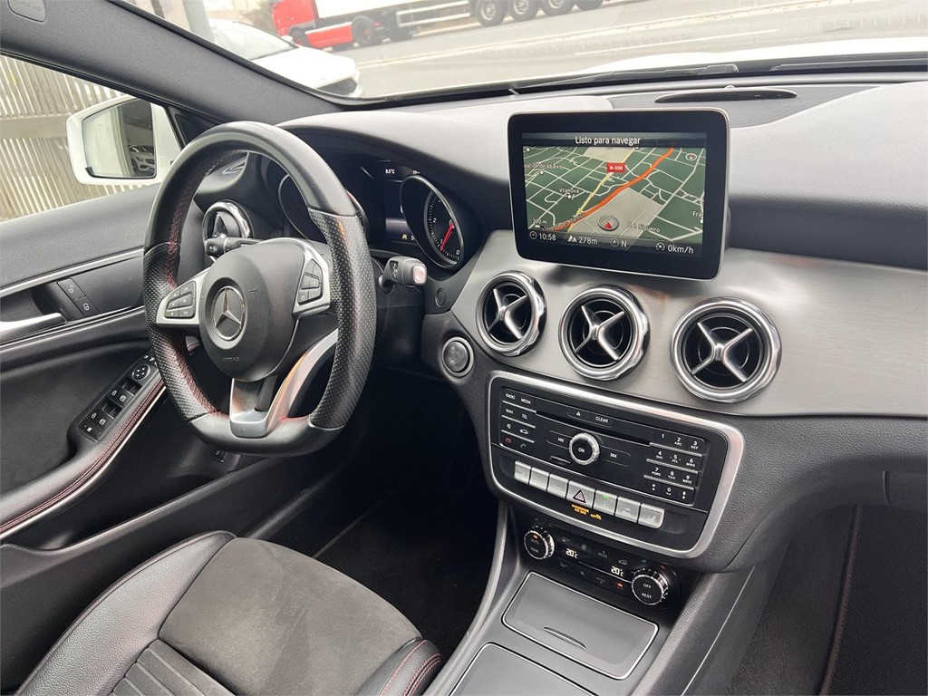 Foto 4 MERCEDES GLA 220D AMG LINE